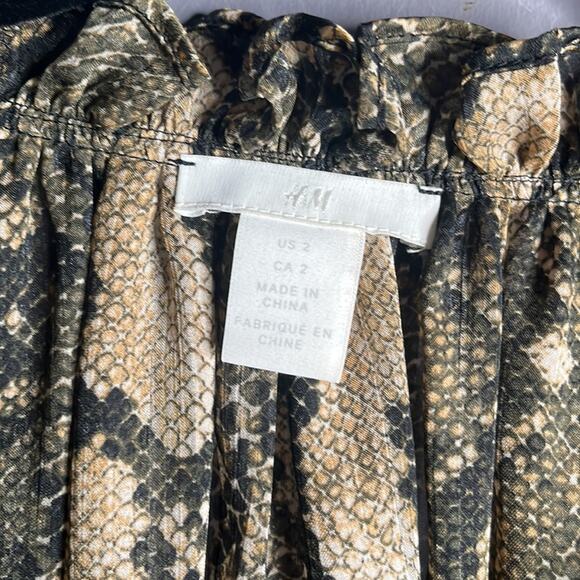 H&M Snakeskin Sheer Long Sleeve Blouse Size 2 - Picture 2 of 7